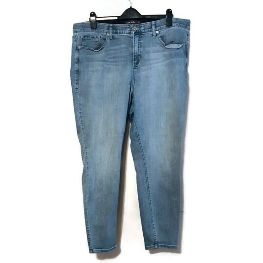 Torrid Premium Sky High Skinny Jeans Women’s Plus size 22  2X 3X light wash